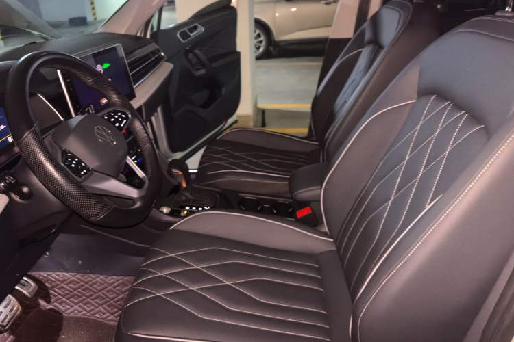 Used Volkswagen Tiguan L 2023 330TSI Automatic Two-Wheel Drive R-Line Enjoyment Edition Left Front Seat