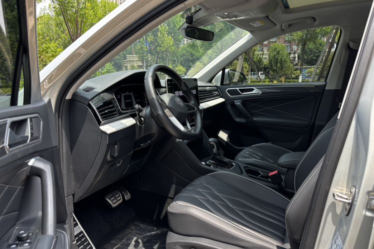 Used Volkswagen Tiguan L 2023 330TSI Automatic Two-Wheel Drive R-Line Enjoyment Edition Left Front Seat