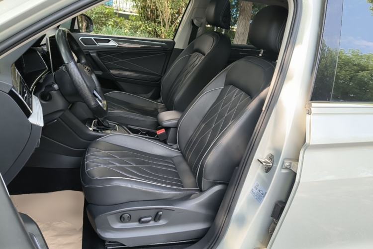 Used Volkswagen Tiguan L 2023 330TSI Automatic Two-Wheel Drive R-Line Enjoyment Edition Left Front Seat