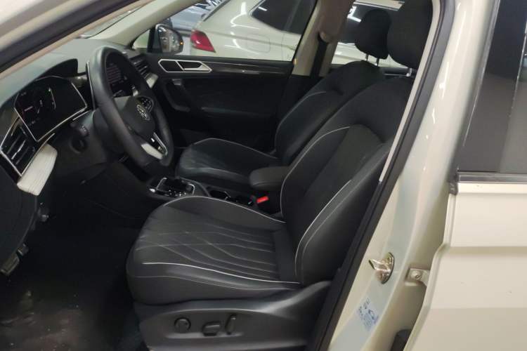 Used Volkswagen Tiguan L 2023 Restyled 330TSI Automatic Two-Wheel Drive R-Line Enhanced Comfort Version Left Front Seat