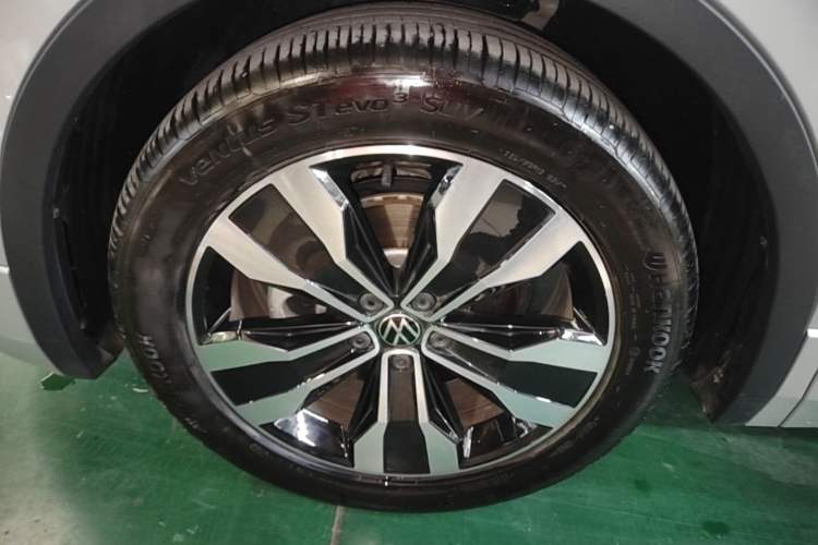 Used Volkswagen Tiguan L 2023 330TSI Automatic Two-Wheel Drive R-Line Enjoyment Edition Left Front Wheel Hub