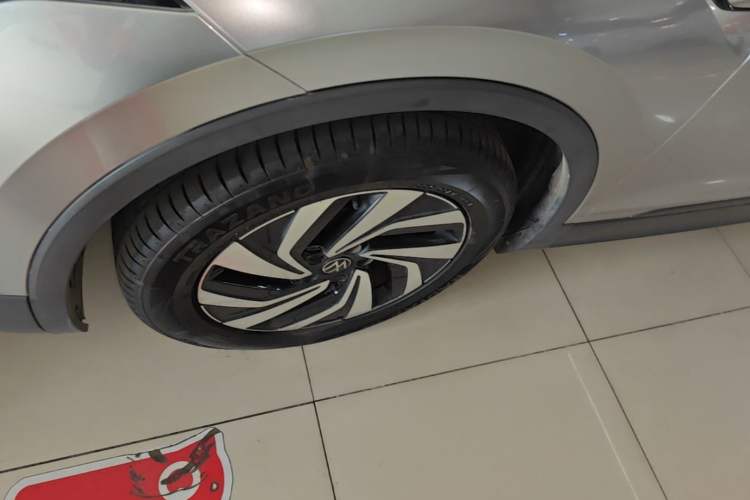 Used Volkswagen Tiguan L 2023 330TSI Automatic Two-Wheel Drive Comfort Edition Left Front Wheel Hub