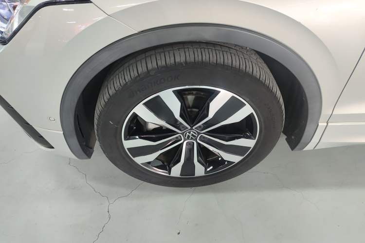 Used Volkswagen Tiguan L 2023 330TSI Automatic Two-Wheel Drive R-Line Enjoyment Edition Left Front Wheel Hub