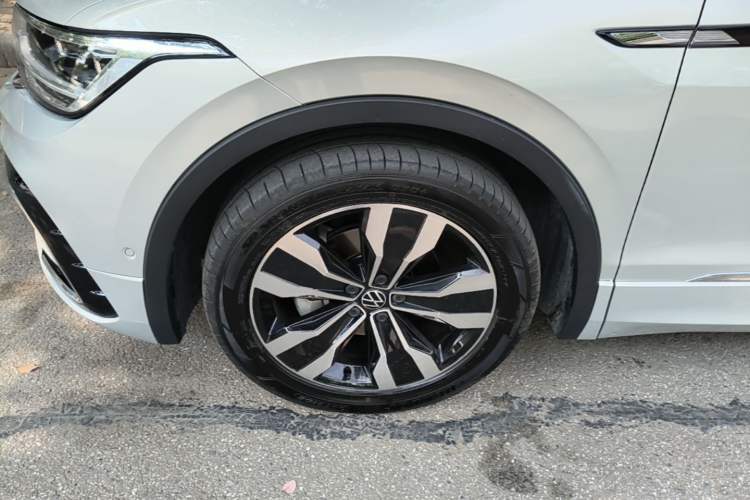 Used Volkswagen Tiguan L 2023 330TSI Automatic Two-Wheel Drive R-Line Enjoyment Edition Left Front Wheel Hub