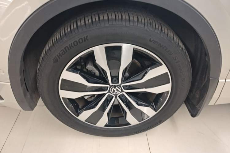 Used Volkswagen Tiguan L 2023 330TSI Automatic Two-Wheel Drive R-Line Enjoyment Edition Left Front Wheel Hub