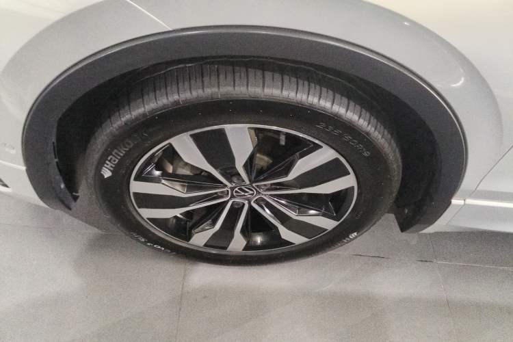 Used Volkswagen Tiguan L 2023 330TSI Automatic Two-Wheel Drive R-Line Flagship Edition Left Front Wheel Hub