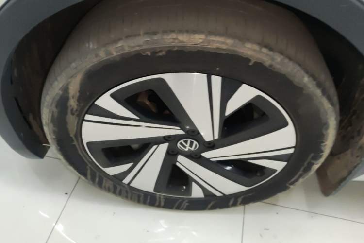 Used Volkswagen Tiguan L 2023 Restyled 330TSI Automatic Two-Wheel Drive R-Line Enhanced Comfort Version Left Front Wheel Hub