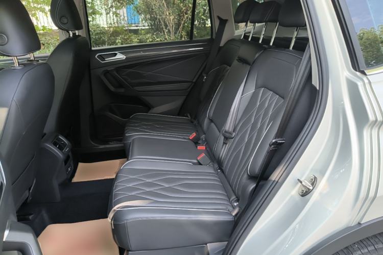Used Volkswagen Tiguan L 2023 330TSI Automatic Two-Wheel Drive R-Line Enjoyment Edition Left Rear Seat