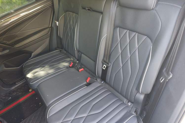 Used Volkswagen Tiguan L 2023 330TSI Automatic Two-Wheel Drive R-Line Enjoyment Edition Left Rear Seat