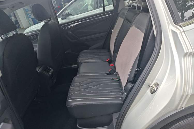Used Volkswagen Tiguan L 2023 Revised Version 330TSI Automatic Two-Wheel Drive Smart Enjoyment Edition Left Rear Seat