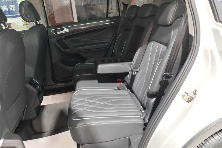 Used Volkswagen Tiguan L 2023 330TSI Automatic Two-Wheel Drive Smart Edition Left Rear Seat