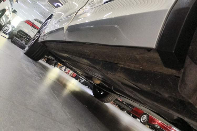 Used Volkswagen Tiguan L 2023 330TSI Automatic Two-Wheel Drive R-Line Flagship Edition Left Side Sill