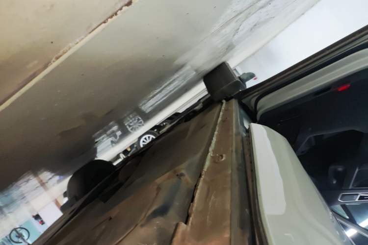Used Volkswagen Tiguan L 2023 Restyled 330TSI Automatic Two-Wheel Drive R-Line Enhanced Comfort Version Left Side Sill