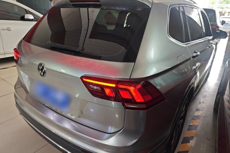 Used Volkswagen Tiguan L 2023 330TSI Automatic Two-Wheel Drive Comfort Edition Rear Right 45 Deg