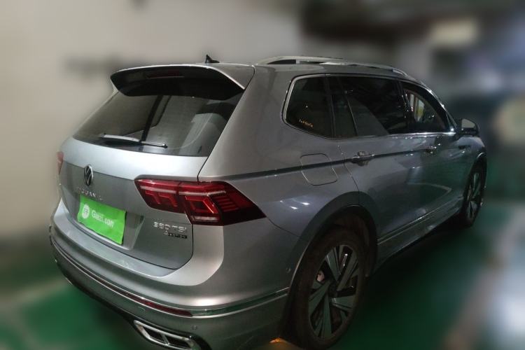Used Volkswagen Tiguan L 2023 380TSI Automatic All-Wheel Drive R-Line Flagship 7-Seater Rear Right 45 Deg