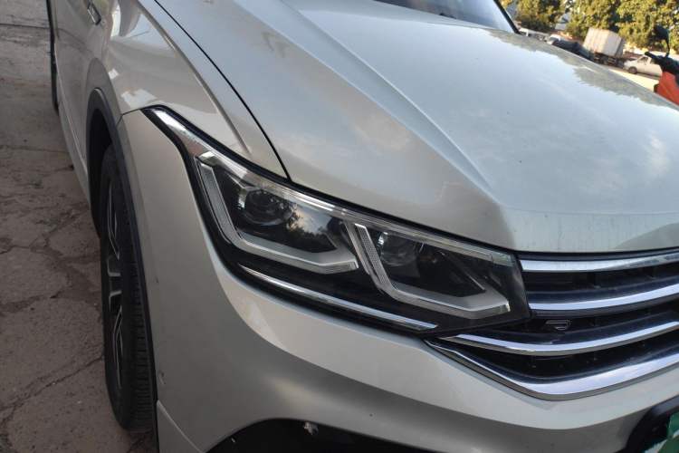 Used Volkswagen Tiguan L 2023 330TSI Automatic Two-Wheel Drive R-Line Flagship Edition Right Front Headlight