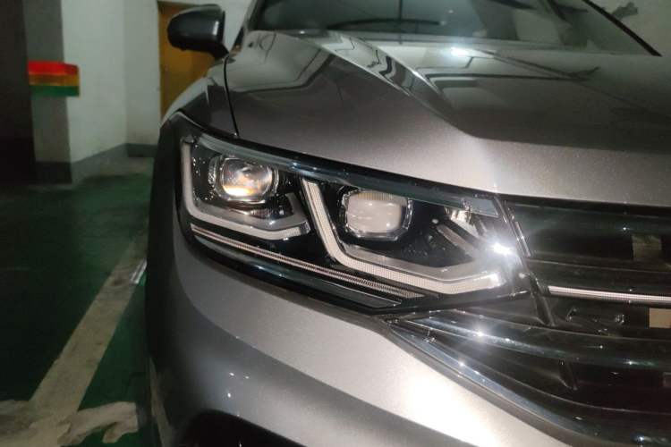 Used Volkswagen Tiguan L 2023 380TSI Automatic All-Wheel Drive R-Line Flagship 7-Seater Right Front Headlight