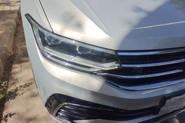 Used Volkswagen Tiguan L 2023 330TSI Automatic Two-Wheel Drive R-Line Enjoyment Edition Right Front Headlight