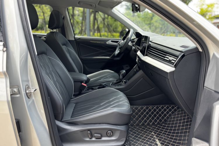 Used Volkswagen Tiguan L 2023 330TSI Automatic Two-Wheel Drive R-Line Enjoyment Edition Right Front Seat