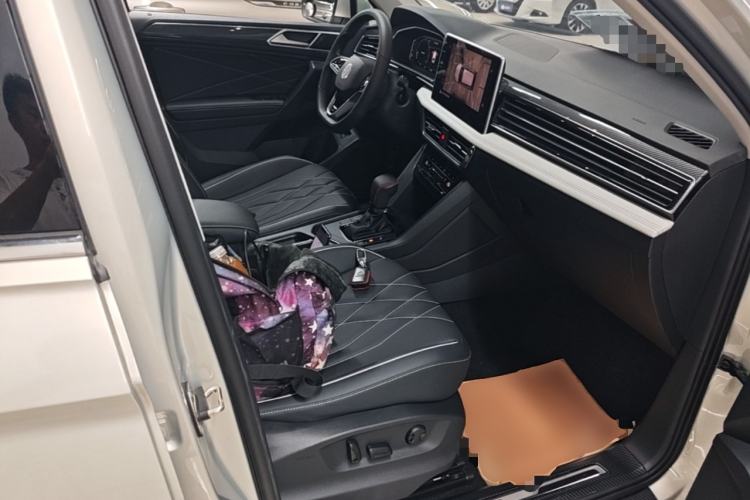Used Volkswagen Tiguan L 2023 330TSI Automatic Two-Wheel Drive R-Line Enjoyment Edition Right Front Seat