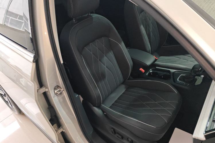 Used Volkswagen Tiguan L 2023 330TSI Automatic Two-Wheel Drive Smart Edition Right Front Seat