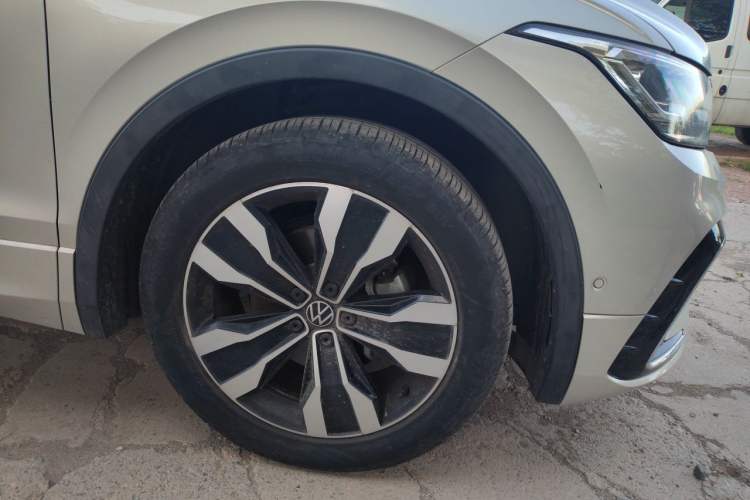 Used Volkswagen Tiguan L 2023 330TSI Automatic Two-Wheel Drive R-Line Flagship Edition Right Front Wheel Hub