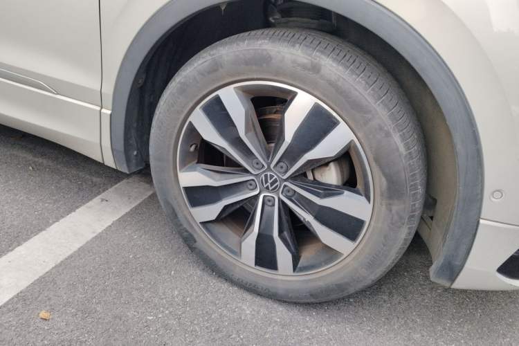Used Volkswagen Tiguan L 2023 330TSI Automatic Two-Wheel Drive R-Line Enjoyment Edition Right Front Wheel Hub