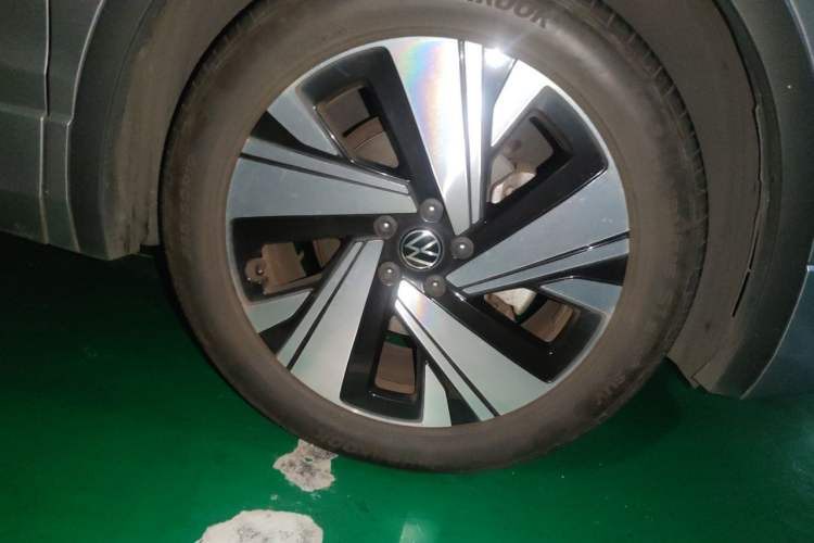 Used Volkswagen Tiguan L 2023 380TSI Automatic All-Wheel Drive R-Line Flagship 7-Seater Right Front Wheel Hub
