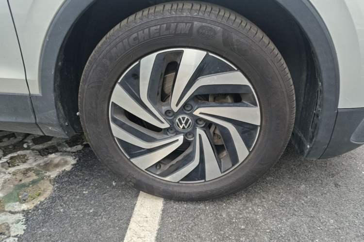 Used Volkswagen Tiguan L 2023 Revised Version 330TSI Automatic Two-Wheel Drive Smart Enjoyment Edition Right Front Wheel Hub