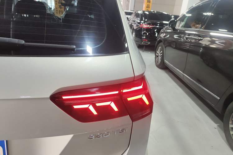 Used Volkswagen Tiguan L 2023 330TSI Automatic Two-Wheel Drive R-Line Enjoyment Edition Right Rear Taillight