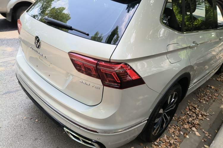 Used Volkswagen Tiguan L 2023 330TSI Automatic Two-Wheel Drive R-Line Enjoyment Edition Right Rear Taillight