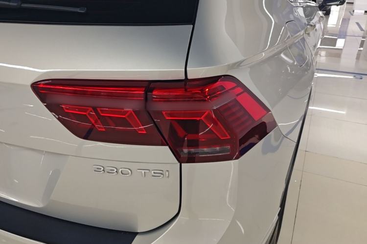 Used Volkswagen Tiguan L 2023 330TSI Automatic Two-Wheel Drive R-Line Enjoyment Edition Right Rear Taillight