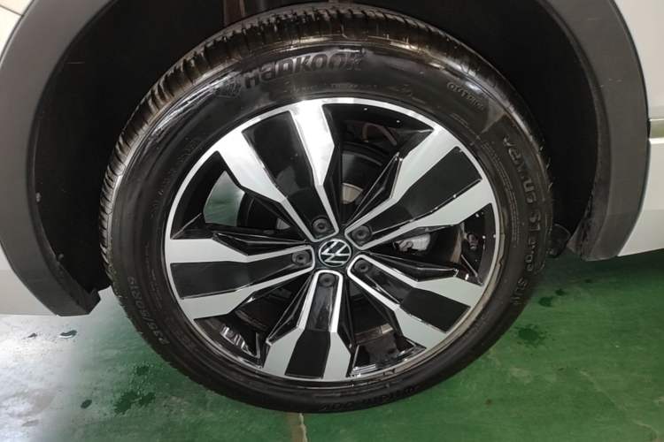 Used Volkswagen Tiguan L 2023 330TSI Automatic Two-Wheel Drive R-Line Enjoyment Edition Right Rear Wheel Hub