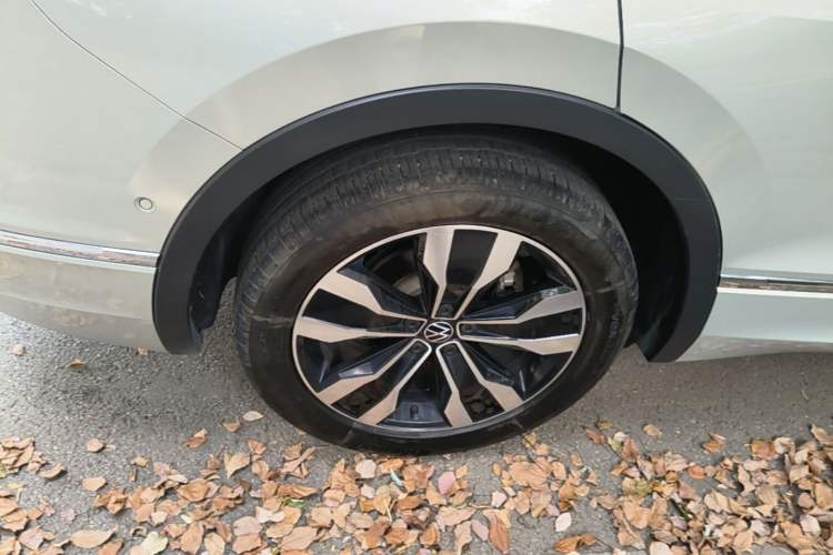 Used Volkswagen Tiguan L 2023 330TSI Automatic Two-Wheel Drive R-Line Enjoyment Edition Right Rear Wheel Hub