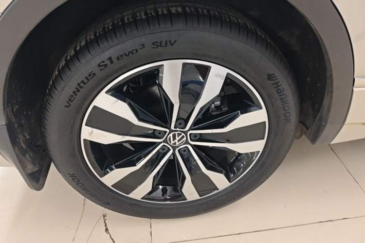 Used Volkswagen Tiguan L 2023 330TSI Automatic Two-Wheel Drive R-Line Enjoyment Edition Right Rear Wheel Hub