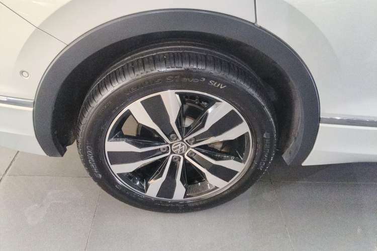 Used Volkswagen Tiguan L 2023 330TSI Automatic Two-Wheel Drive R-Line Flagship Edition Right Rear Wheel Hub