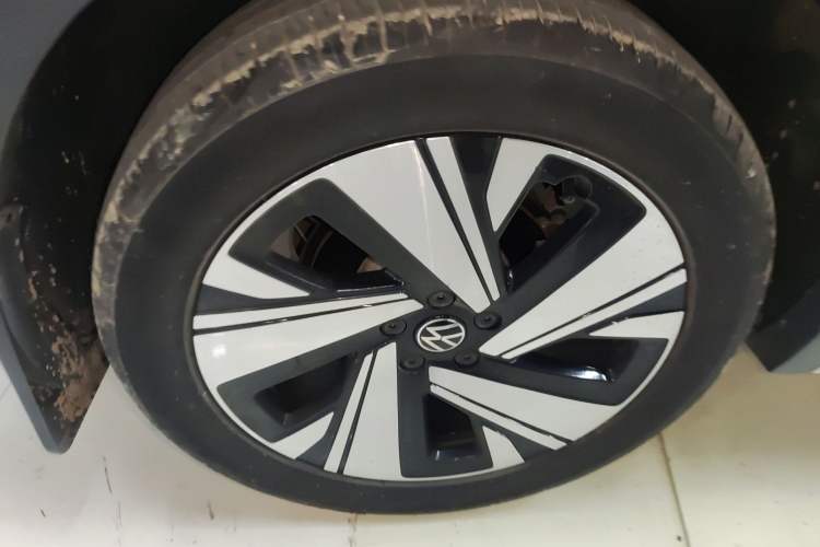 Used Volkswagen Tiguan L 2023 Restyled 330TSI Automatic Two-Wheel Drive R-Line Enhanced Comfort Version Right Rear Wheel Hub