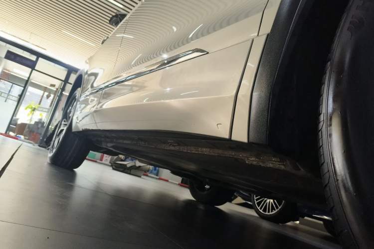 Used Volkswagen Tiguan L 2023 330TSI Automatic Two-Wheel Drive R-Line Flagship Edition Right Side Sill