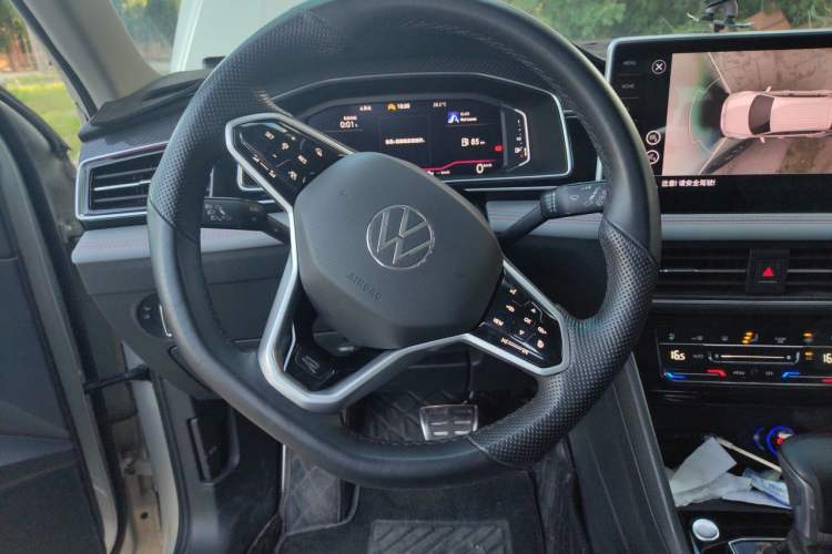 Used Volkswagen Tiguan L 2023 330TSI Automatic Two-Wheel Drive R-Line Flagship Edition Steering Wheel