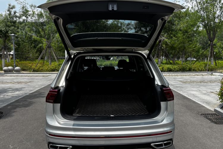 Used Volkswagen Tiguan L 2023 330TSI Automatic Two-Wheel Drive R-Line Enjoyment Edition Trunk