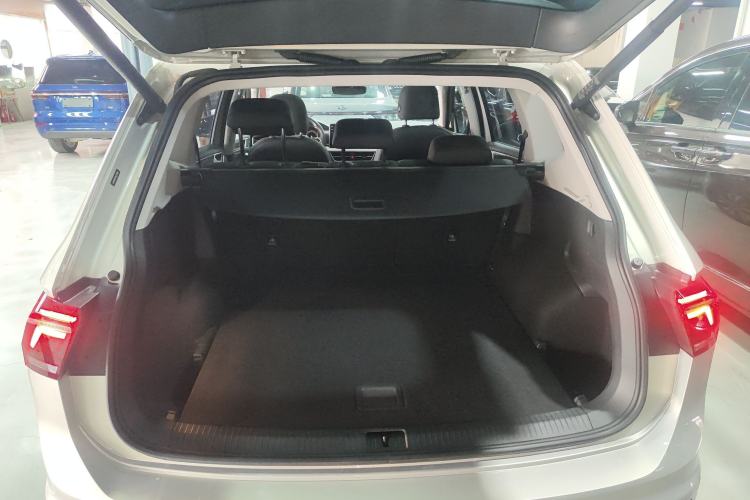 Used Volkswagen Tiguan L 2023 330TSI Automatic Two-Wheel Drive R-Line Enjoyment Edition Trunk