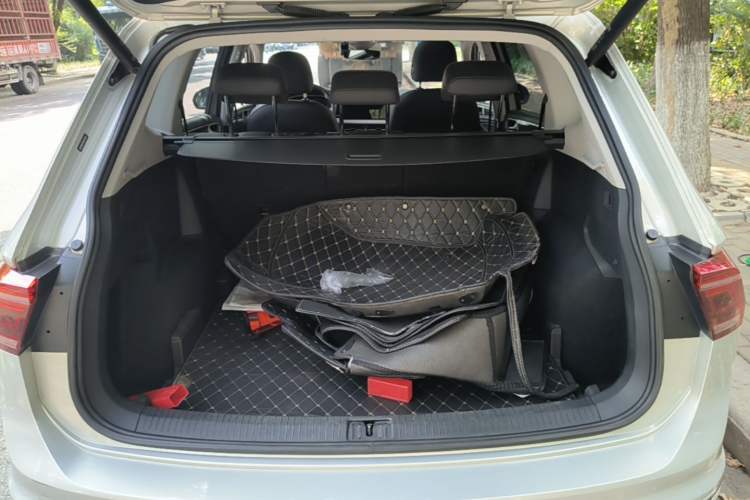 Used Volkswagen Tiguan L 2023 330TSI Automatic Two-Wheel Drive R-Line Enjoyment Edition Trunk