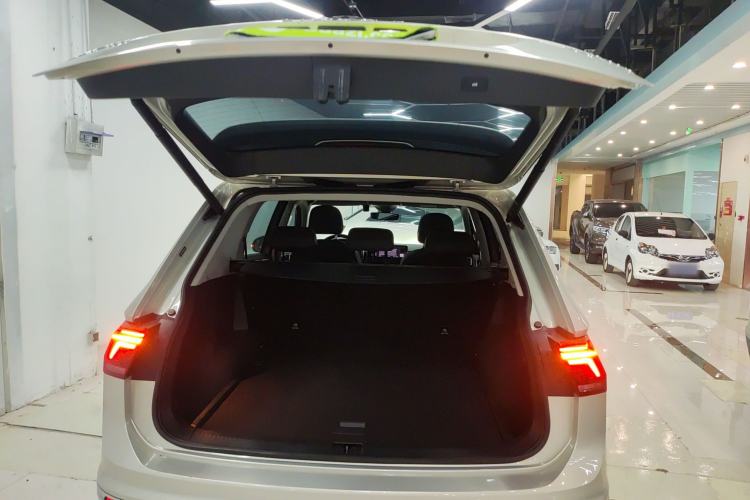 Used Volkswagen Tiguan L 2023 Restyled 330TSI Automatic Two-Wheel Drive R-Line Enhanced Comfort Version Trunk