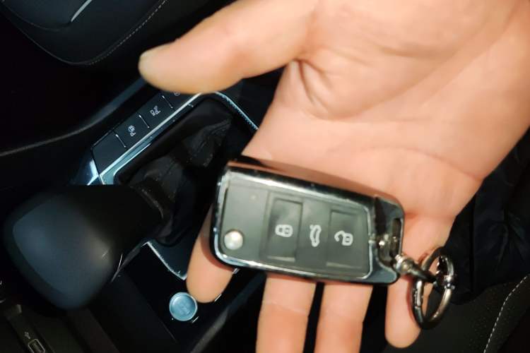 Used Volkswagen Tiguan L 2023 Restyled 330TSI Automatic Two-Wheel Drive R-Line Enhanced Comfort Version Vehicle Key