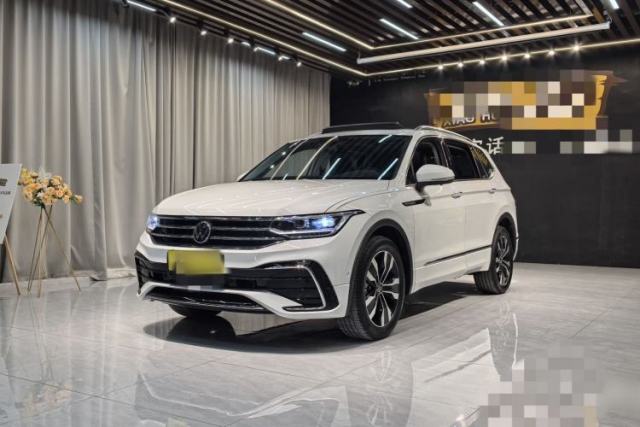 Ojetý Volkswagen Tiguan L 2023 Facelifted 380TSI Automatic All-Wheel Drive R-Line Plus Version 7-Seater