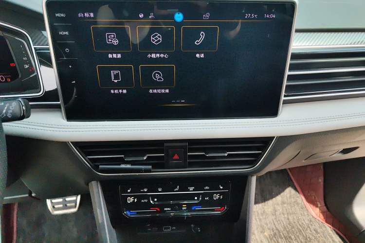 Used Volkswagen Tiguan L 2023 Facelifted 380TSI Automatic All-Wheel Drive R-Line Plus Version 7-Seater Audio And AC Panel