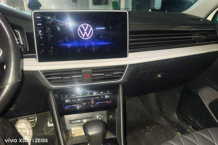 Used Volkswagen Tiguan L 2023 330TSI Automatic Two-Wheel Drive R-Line Enjoyment Edition Audio And AC Panel