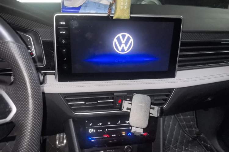 Used Volkswagen Tiguan L 2023 330TSI Automatic Two-Wheel Drive R-Line Enjoyment Edition Audio And AC Panel