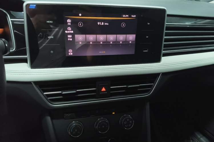 Used Volkswagen Tiguan L 2023 330TSI Automatic Two-Wheel Drive Comfort Edition Audio And AC Panel