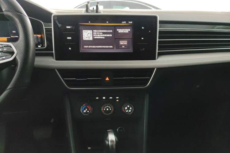 Used Volkswagen Tiguan L 2023 330TSI Automatic Two-Wheel Drive Comfort Edition Audio And AC Panel